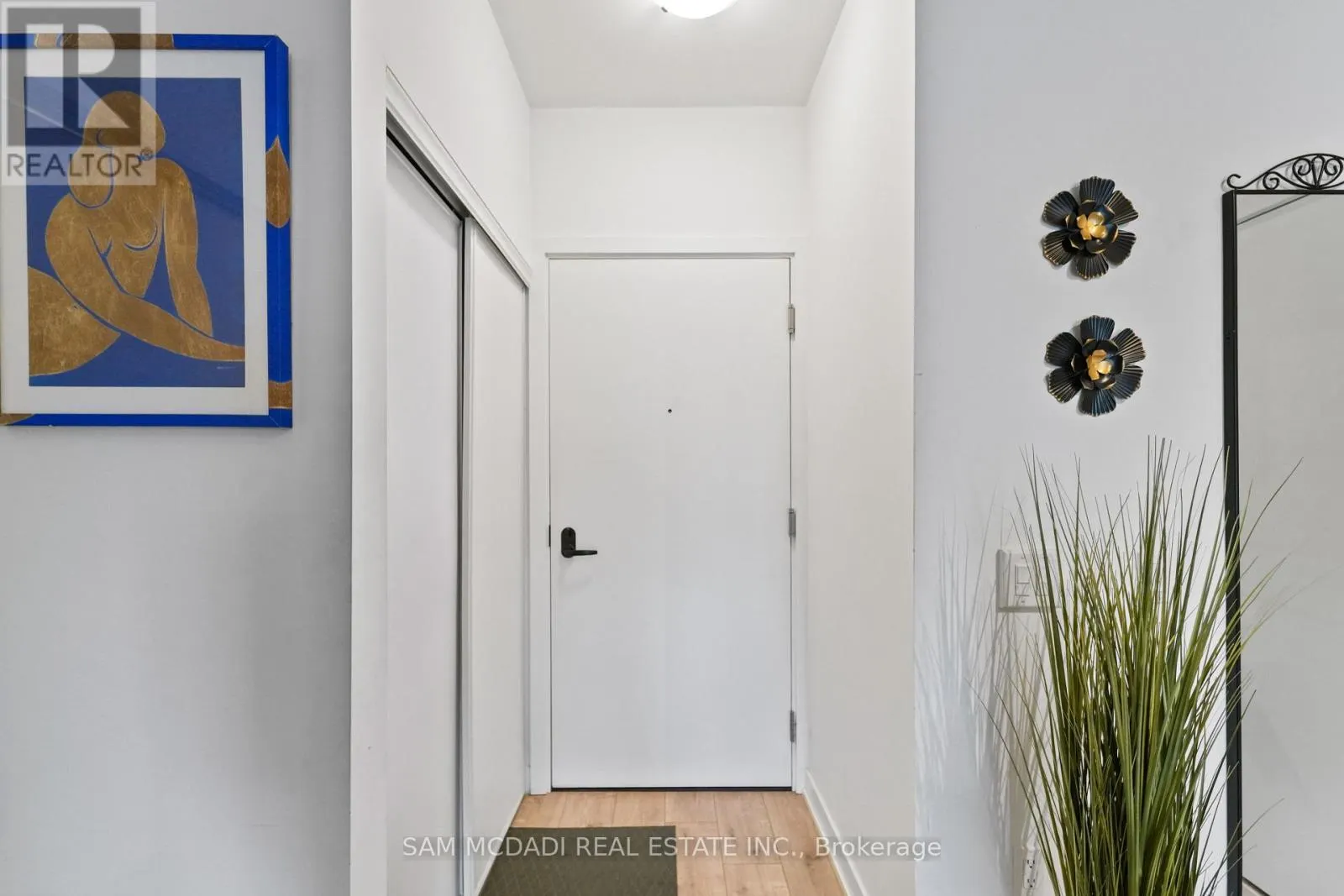 212 - 215 LAKESHORE ROAD W