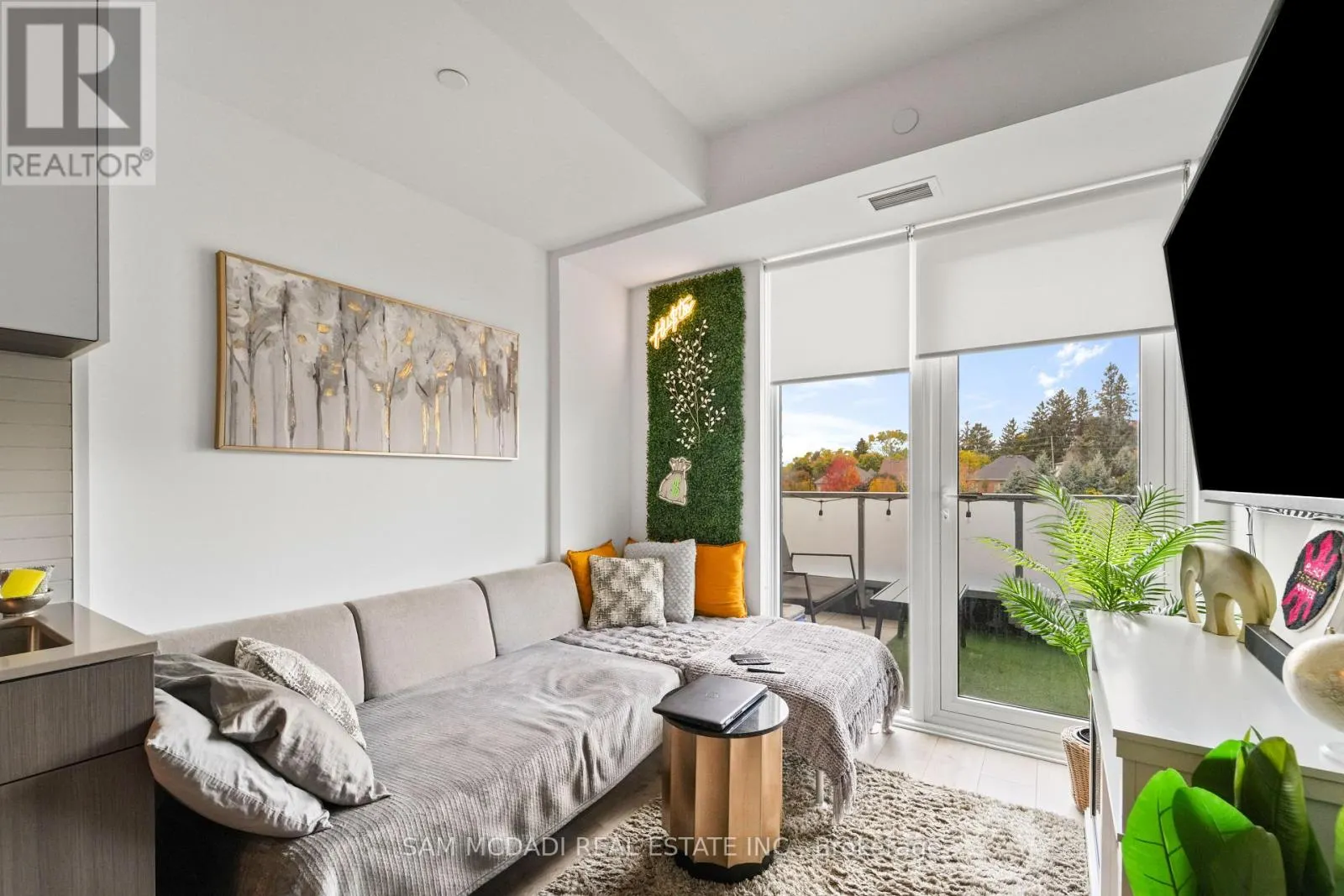 212 - 215 LAKESHORE ROAD W