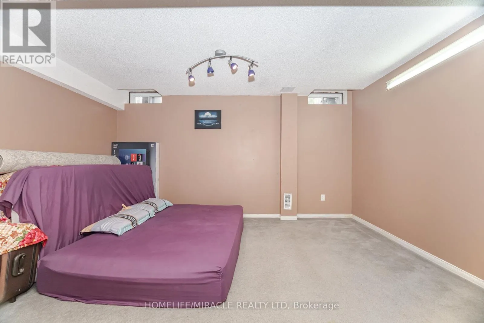 33 - 1285 BRISTOL ROAD W