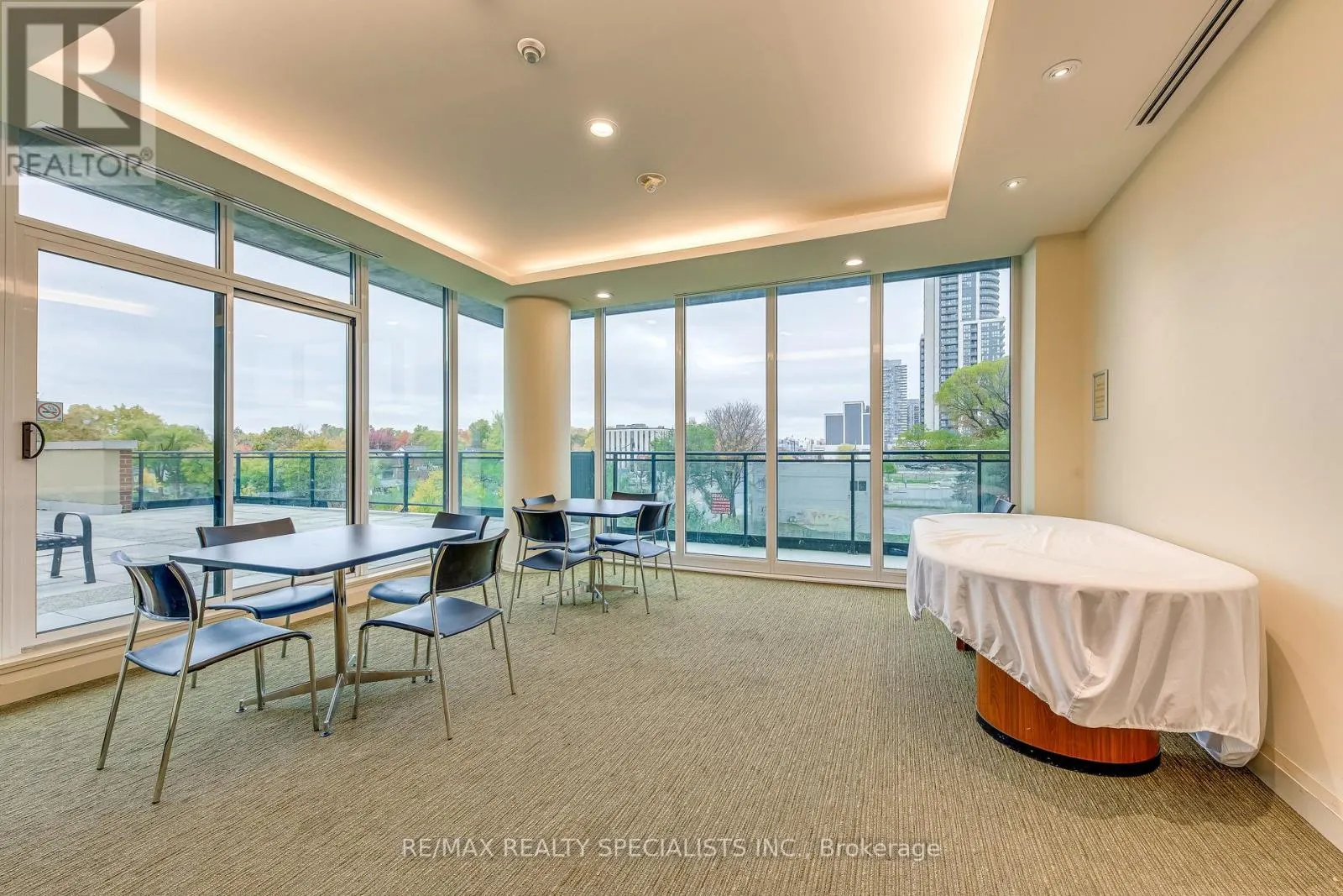 1609 - 100 JOHN STREET