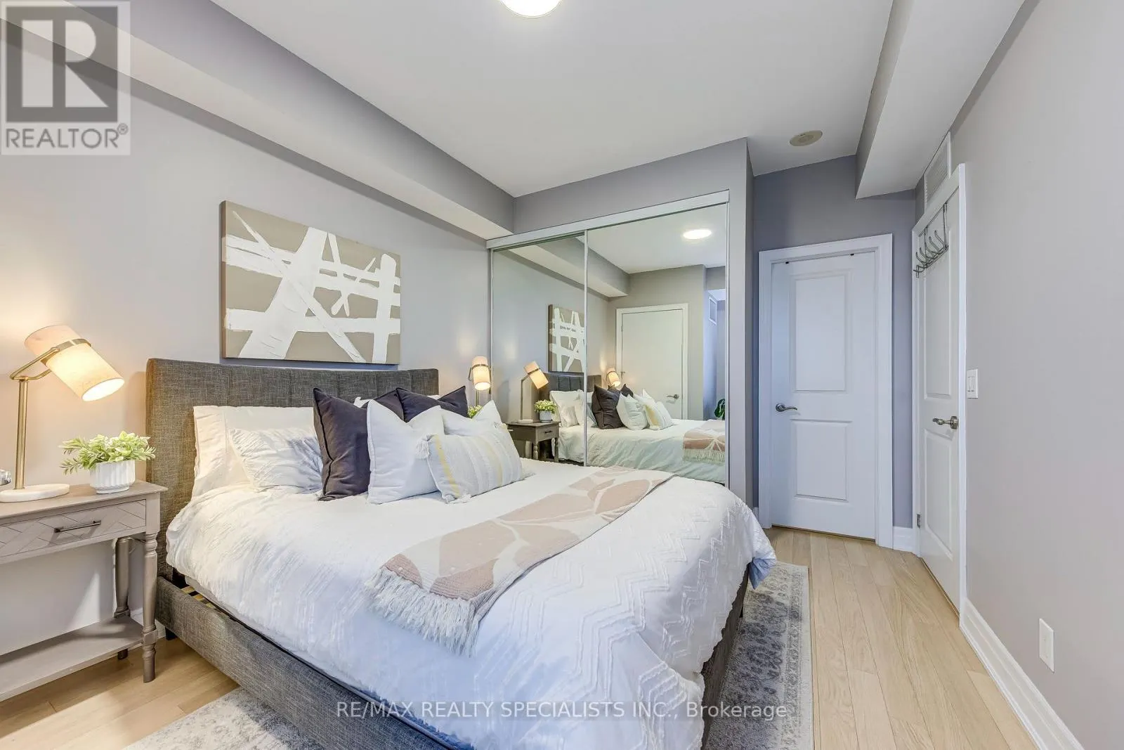 1609 - 100 JOHN STREET