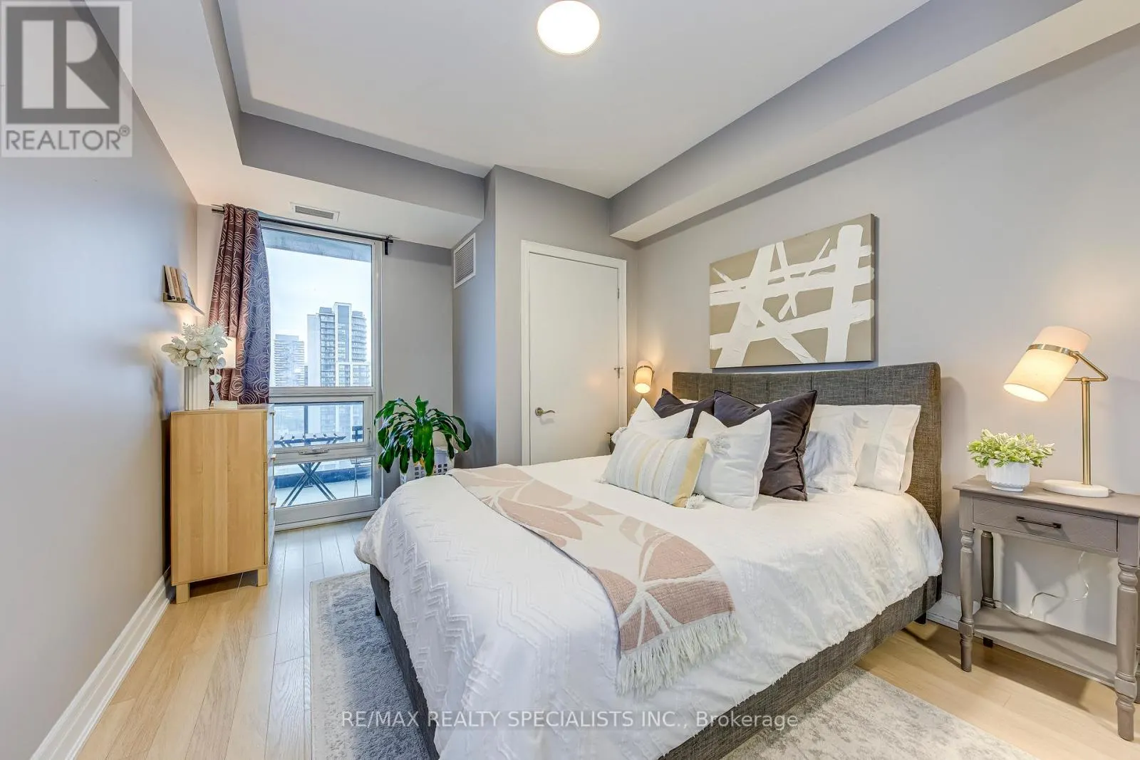 1609 - 100 JOHN STREET