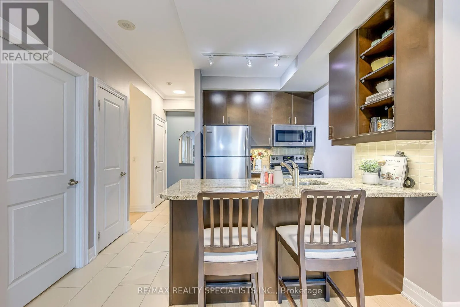 1609 - 100 JOHN STREET