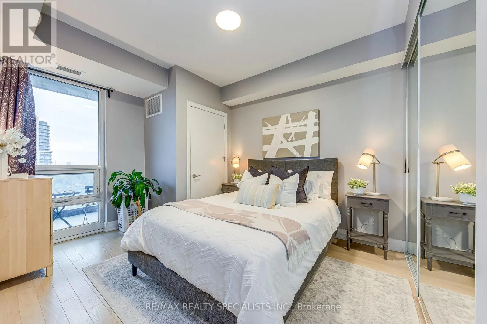 1609 - 100 JOHN STREET