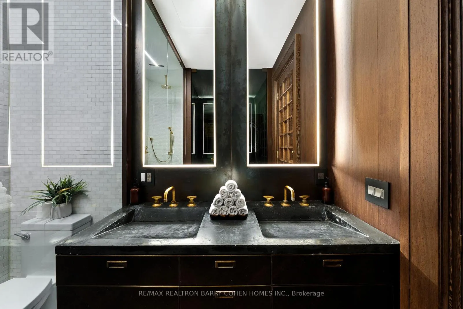 116 - 1001 ROSELAWN AVENUE