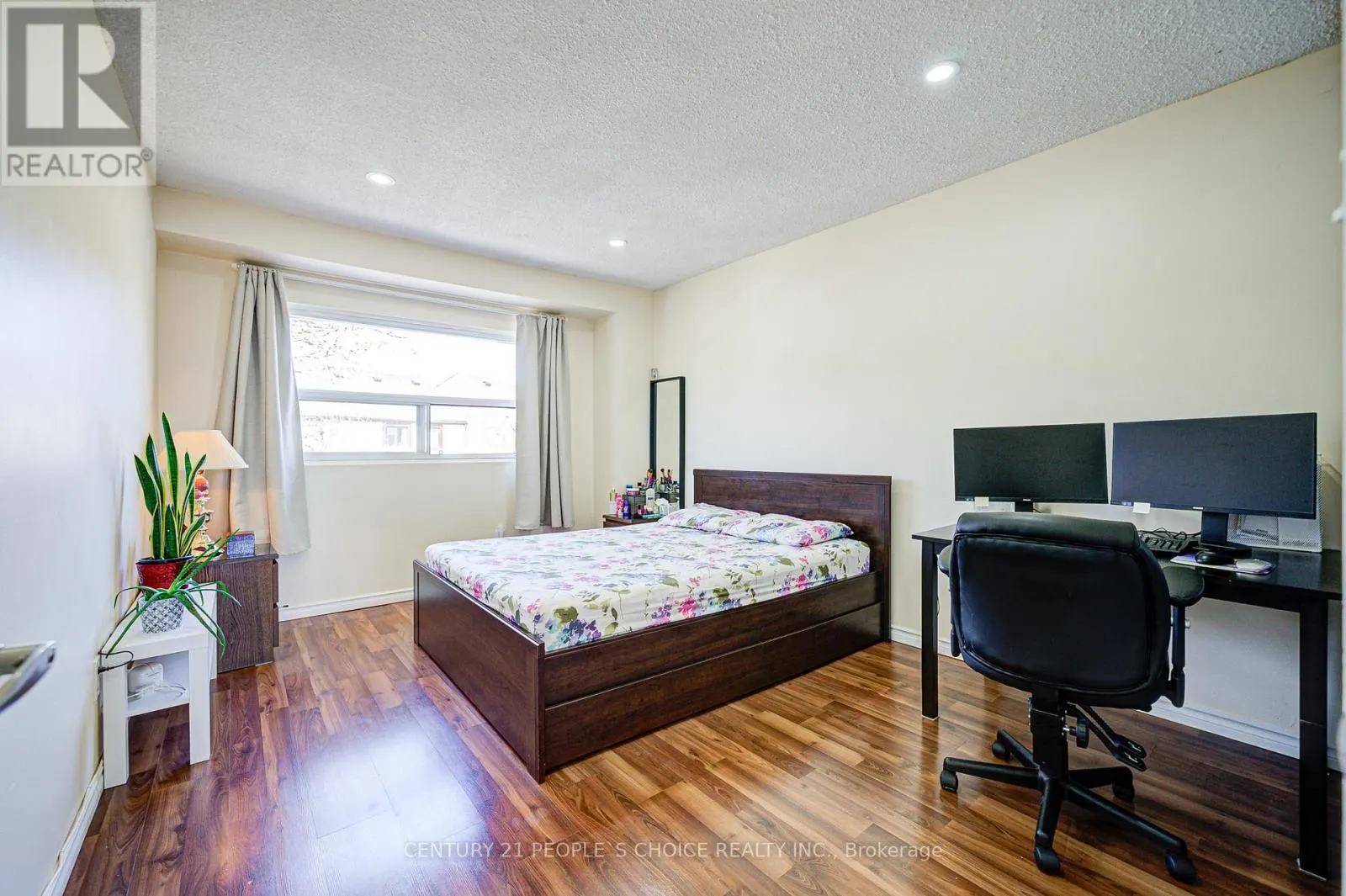 8 - 4020 BRANDON GATE DRIVE