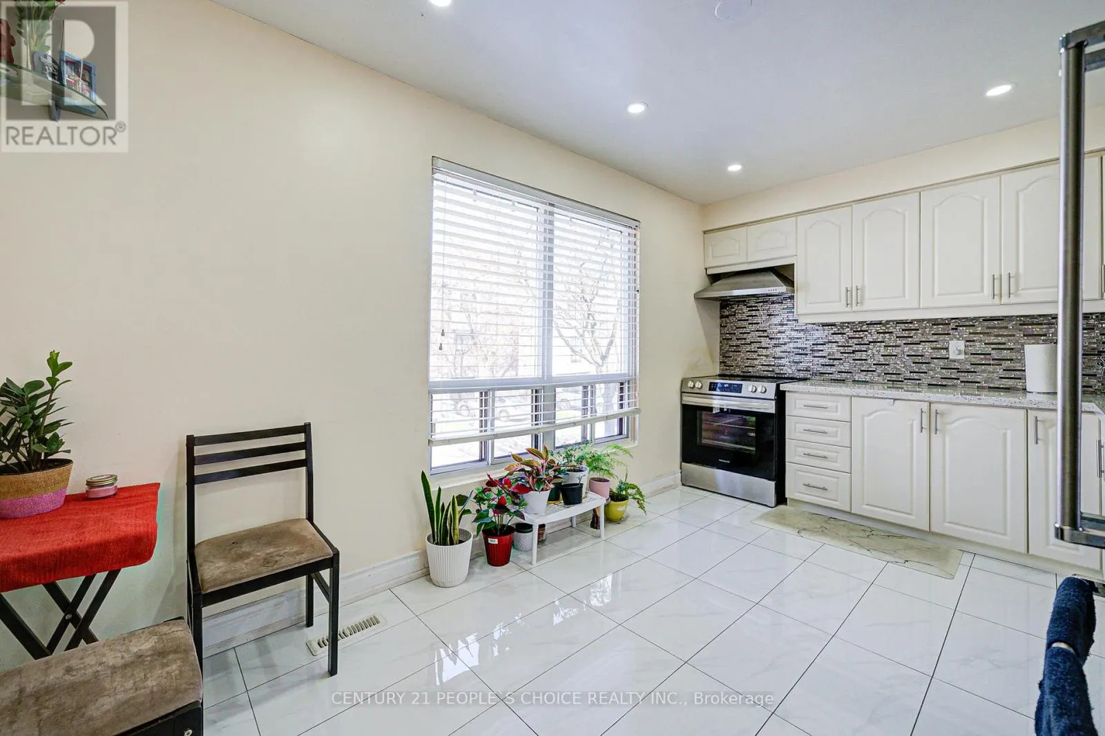 8 - 4020 BRANDON GATE DRIVE