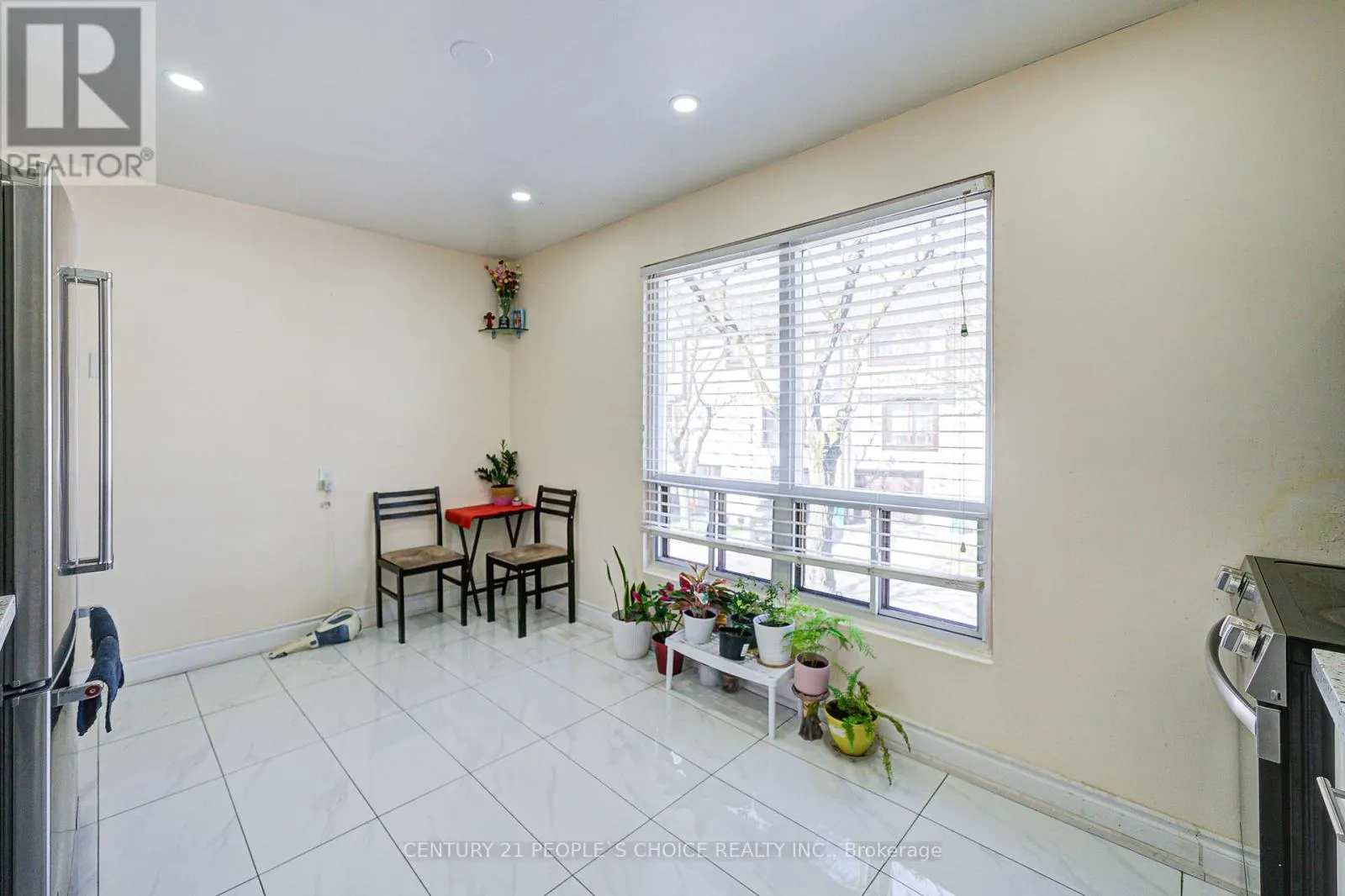 8 - 4020 BRANDON GATE DRIVE