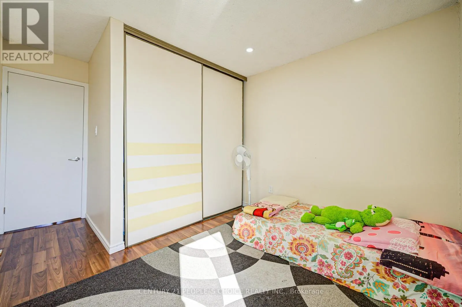 8 - 4020 BRANDON GATE DRIVE