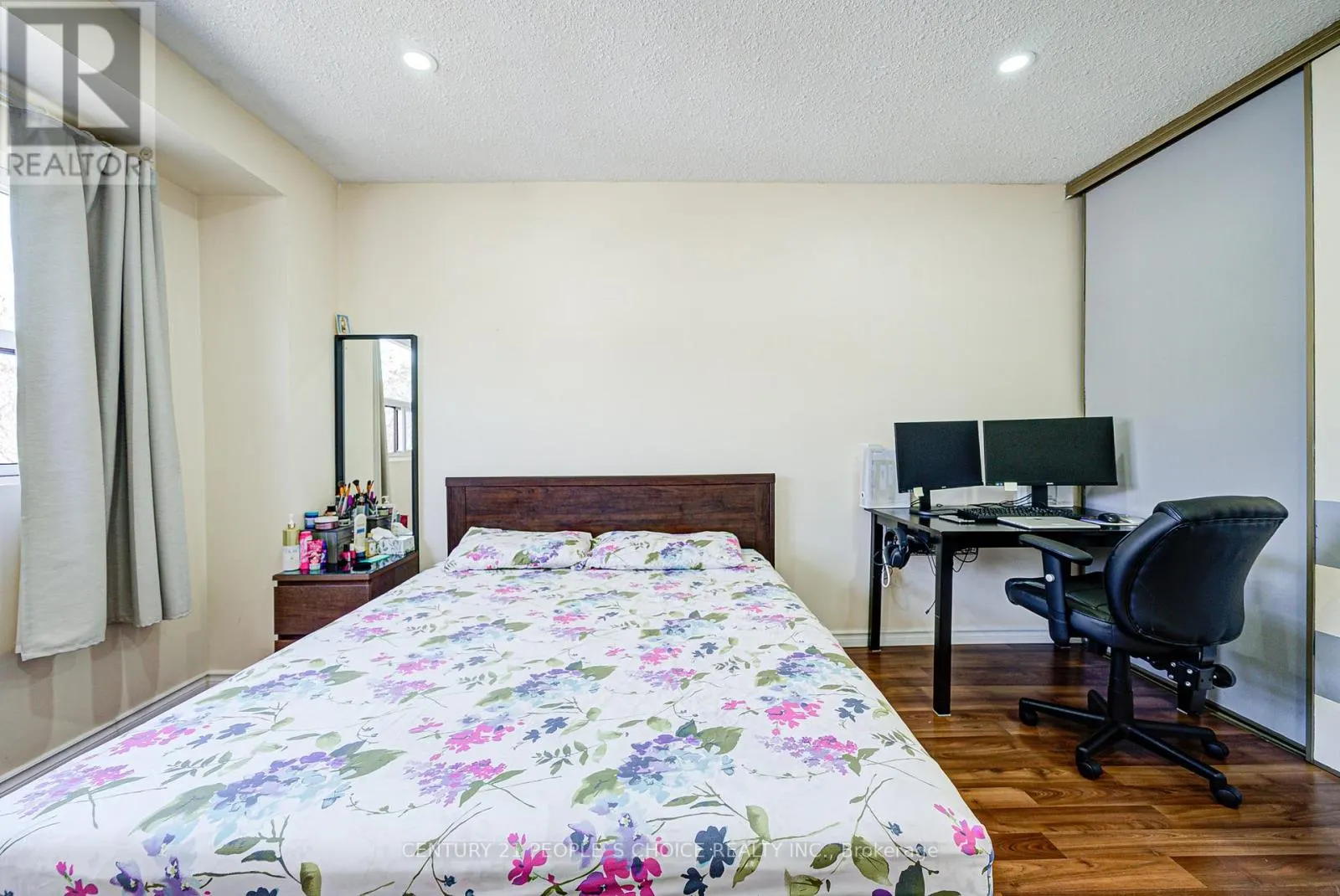 8 - 4020 BRANDON GATE DRIVE