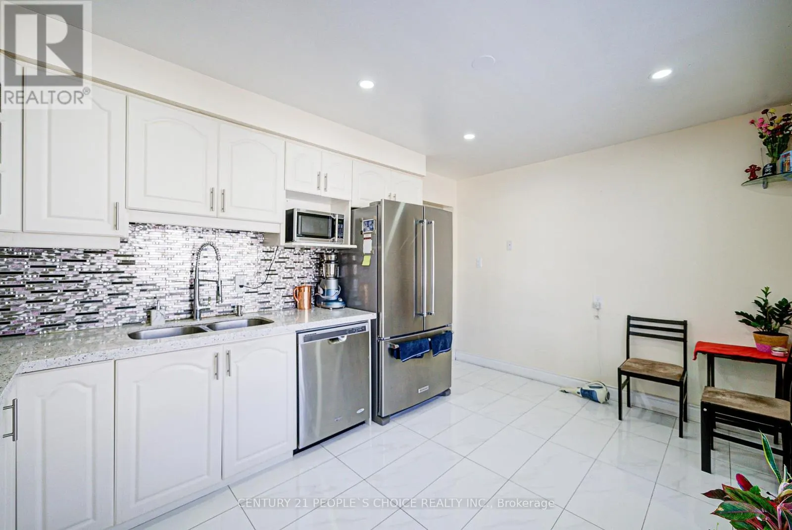 8 - 4020 BRANDON GATE DRIVE