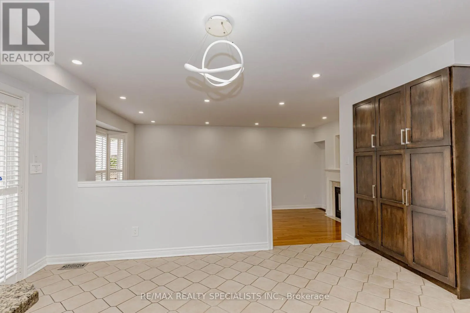 5686 WHITEHORN AVENUE