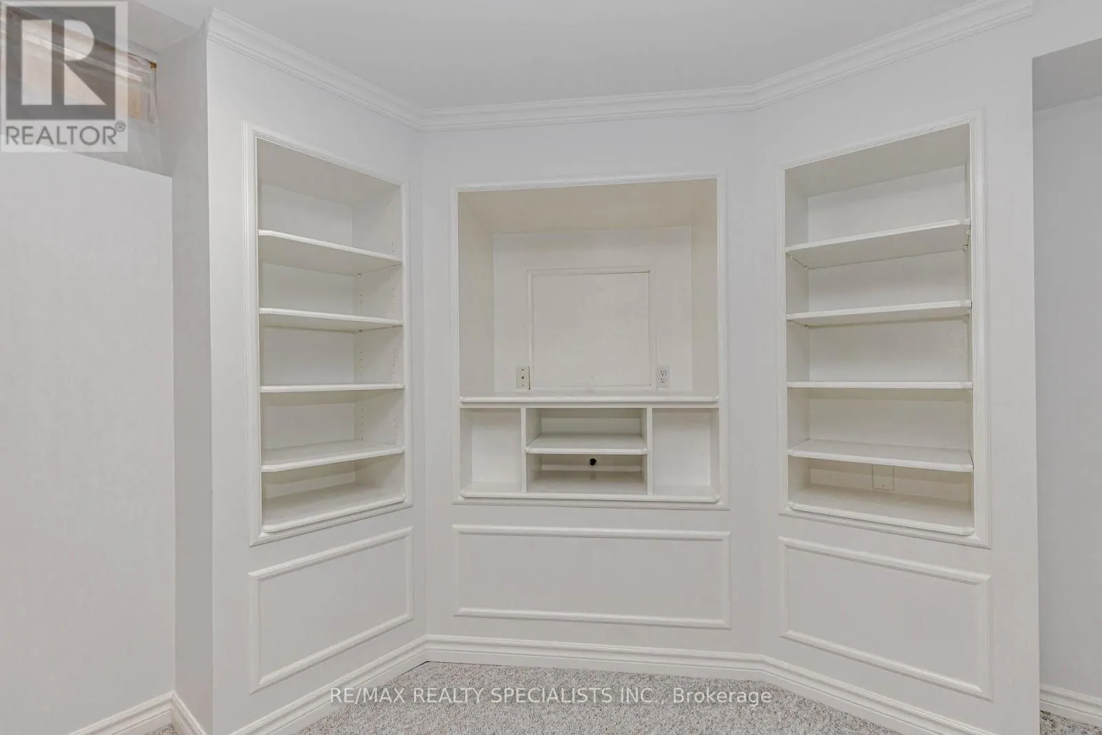 5686 WHITEHORN AVENUE