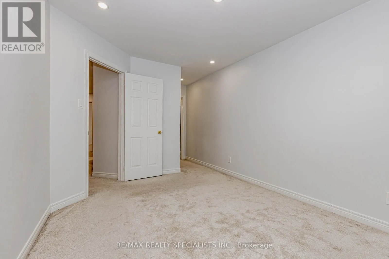 5686 WHITEHORN AVENUE