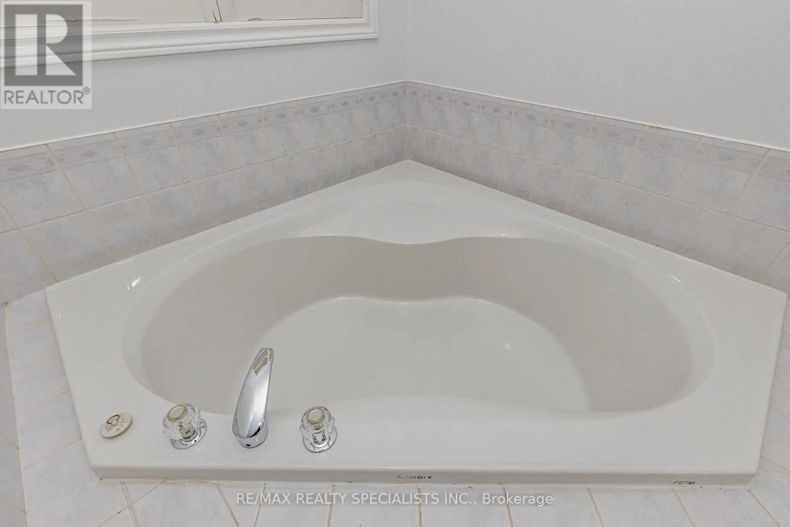 5686 WHITEHORN AVENUE