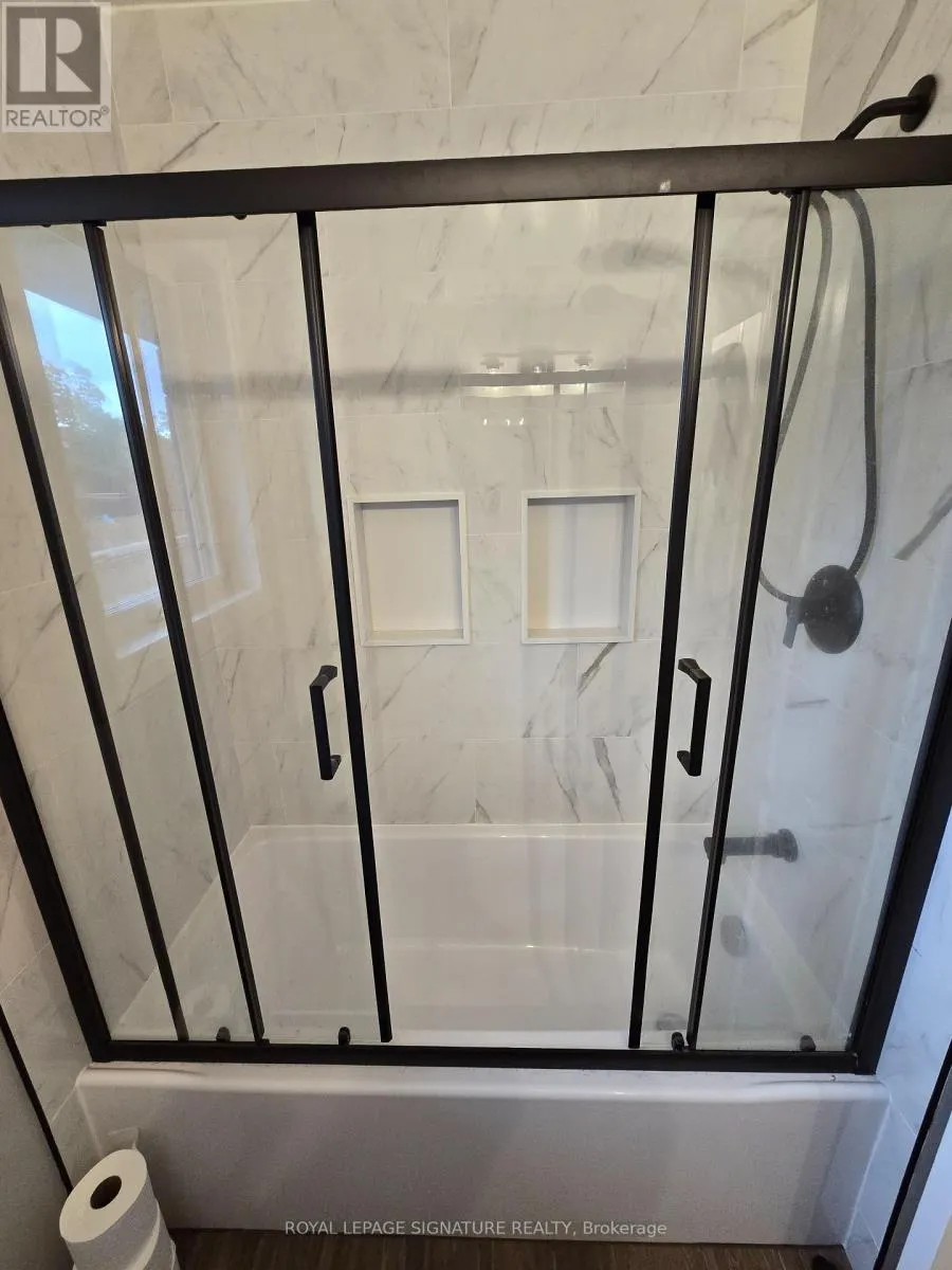 1228 CANVEY CRESCENT