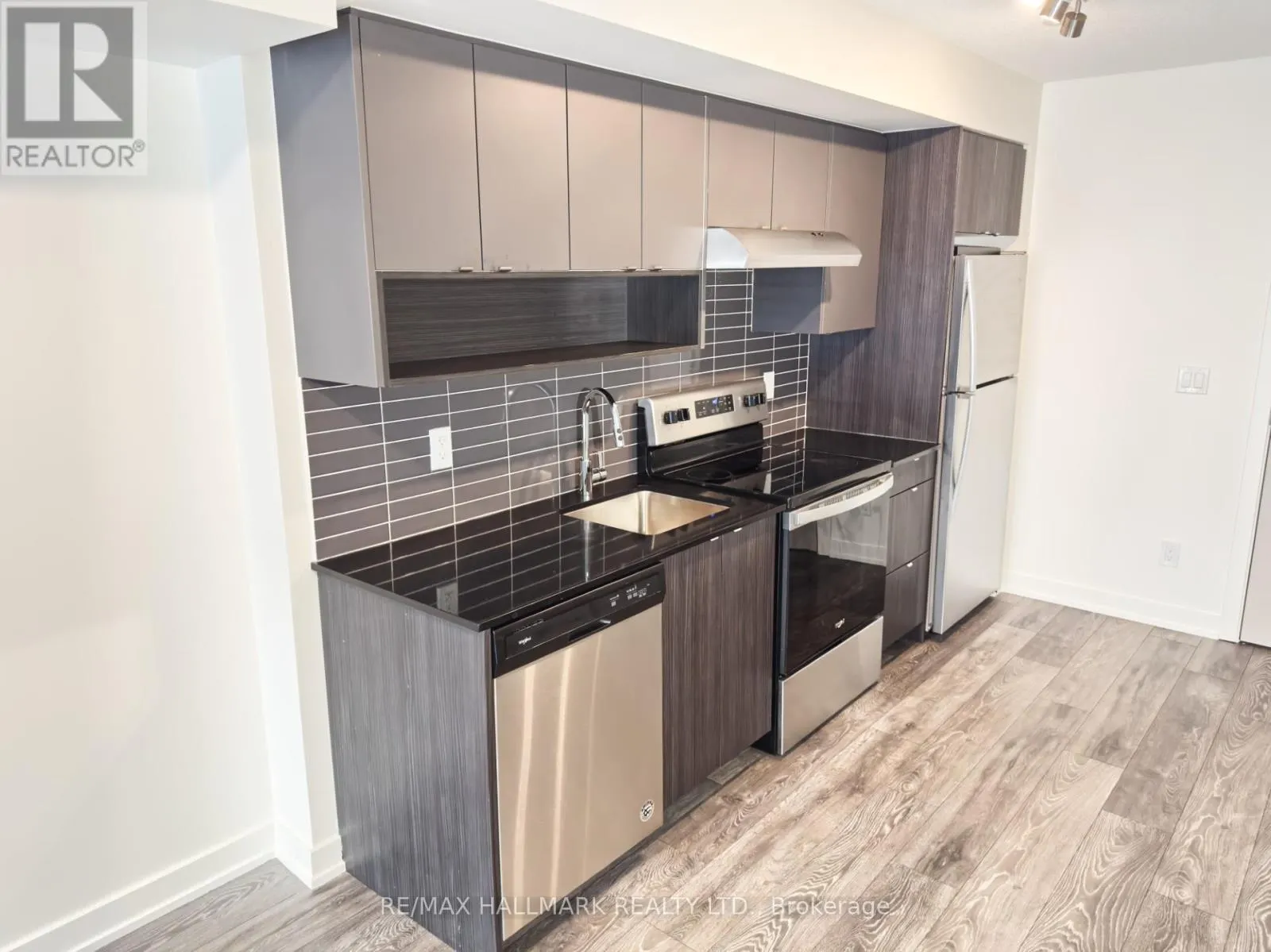 A208 - 1117 COOKE BOULEVARD