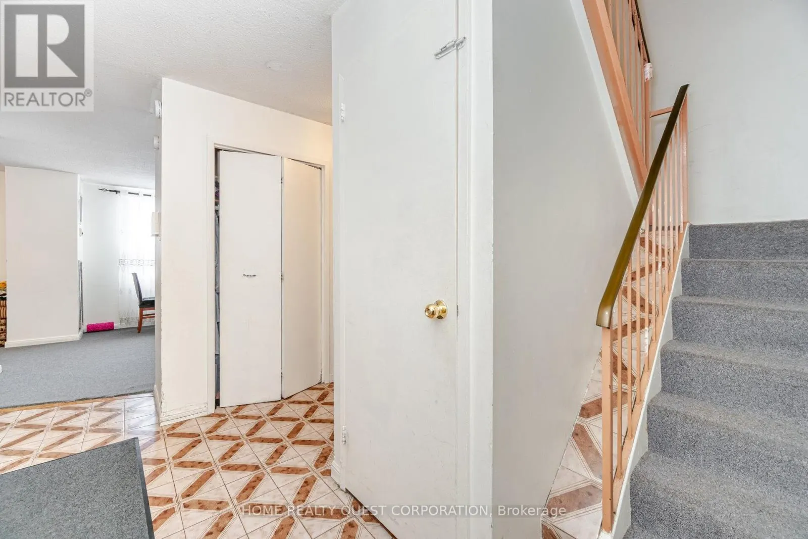 203 - 45 SILVERSTONE DRIVE