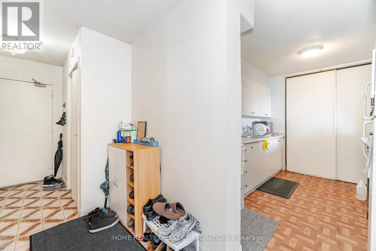 203 - 45 SILVERSTONE DRIVE