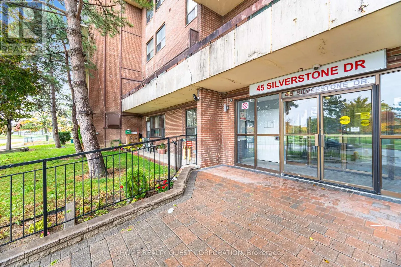 203 - 45 SILVERSTONE DRIVE