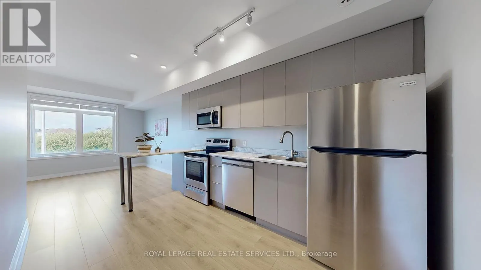 304 - 3058 SIXTH LINE