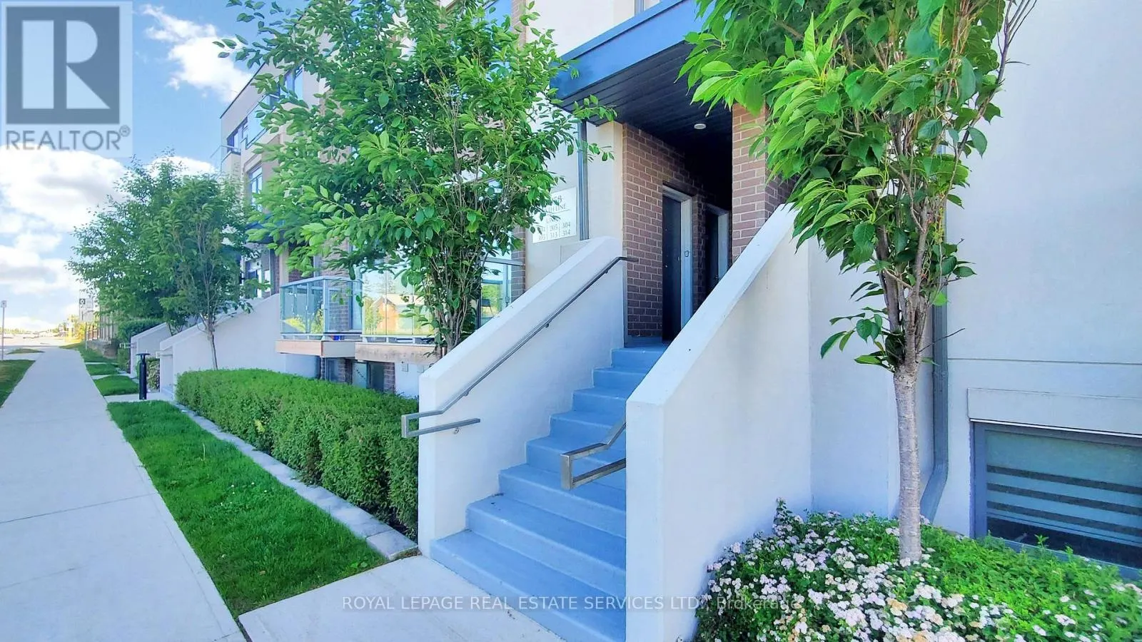 304 - 3058 SIXTH LINE