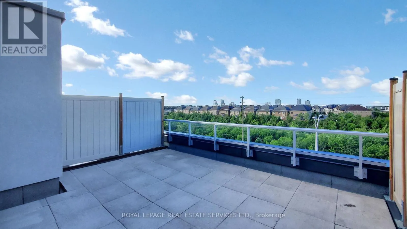 304 - 3058 SIXTH LINE