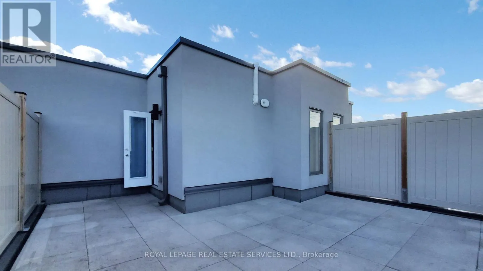 304 - 3058 SIXTH LINE