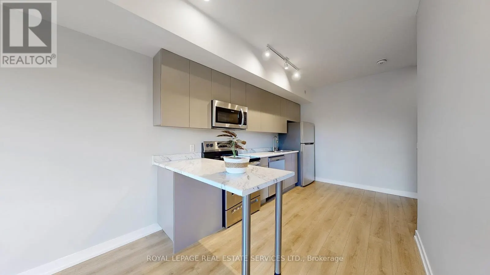 304 - 3058 SIXTH LINE