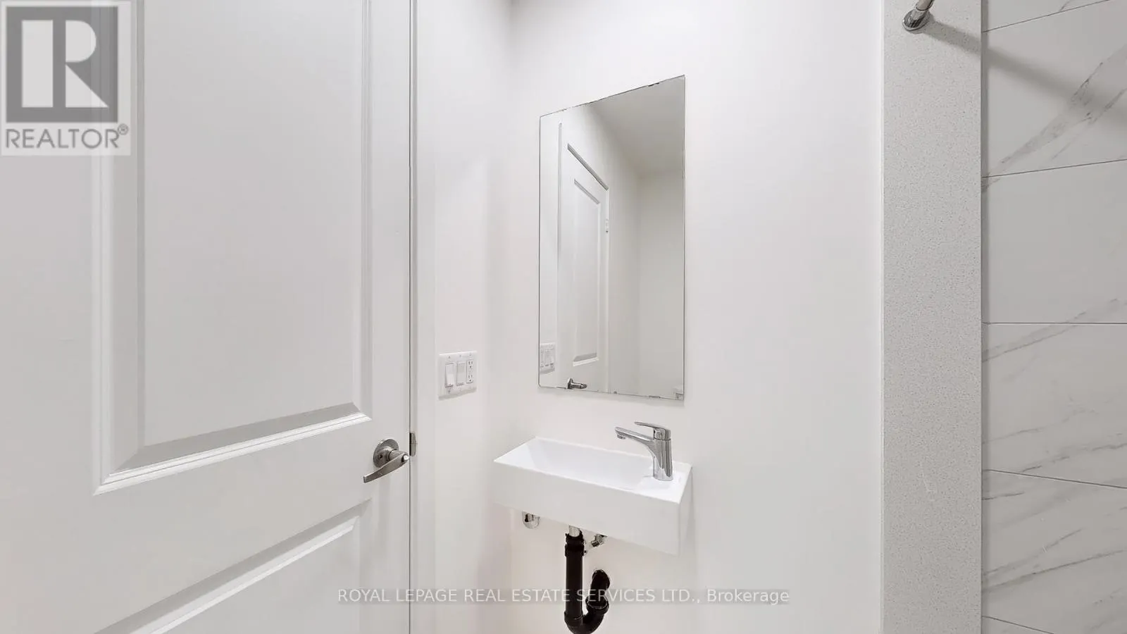 304 - 3058 SIXTH LINE