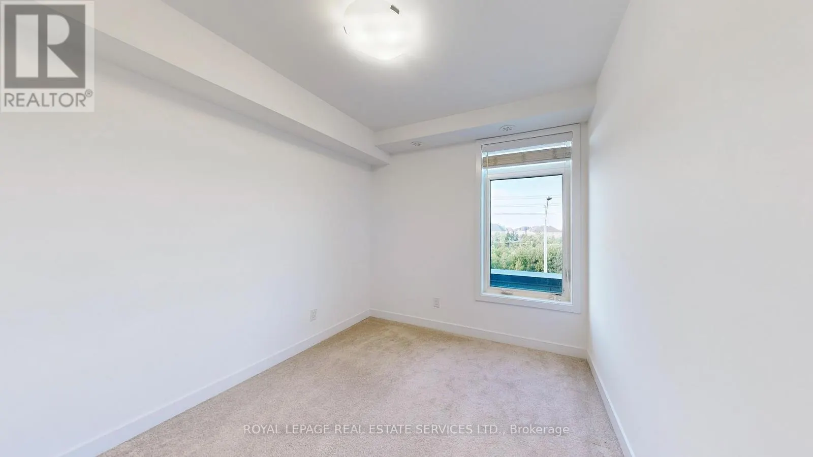 304 - 3058 SIXTH LINE