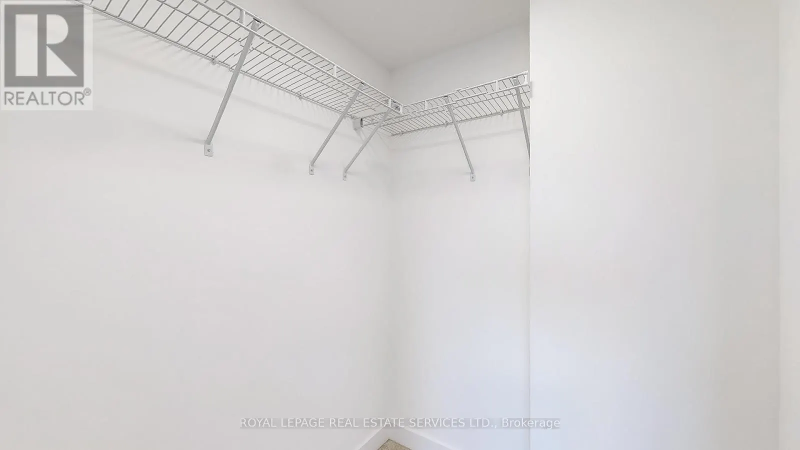 304 - 3058 SIXTH LINE