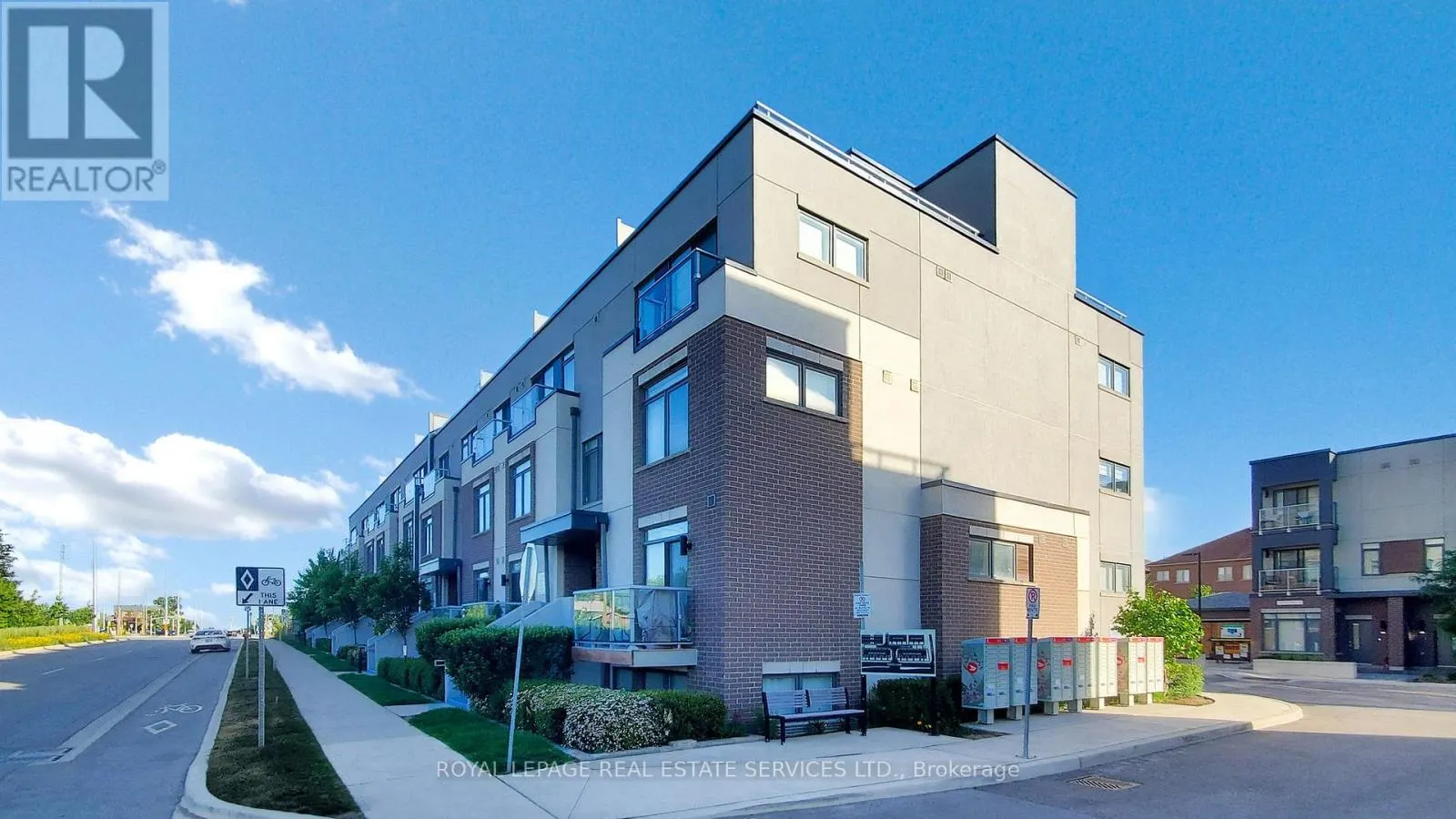 304 - 3058 SIXTH LINE