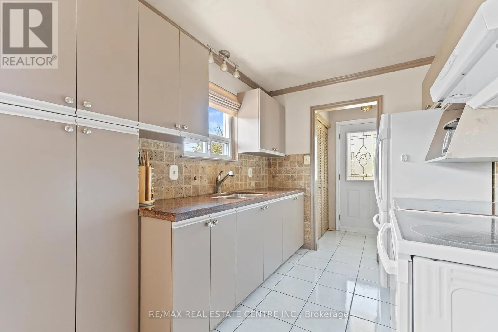 48 MARBLEHEAD CRESCENT