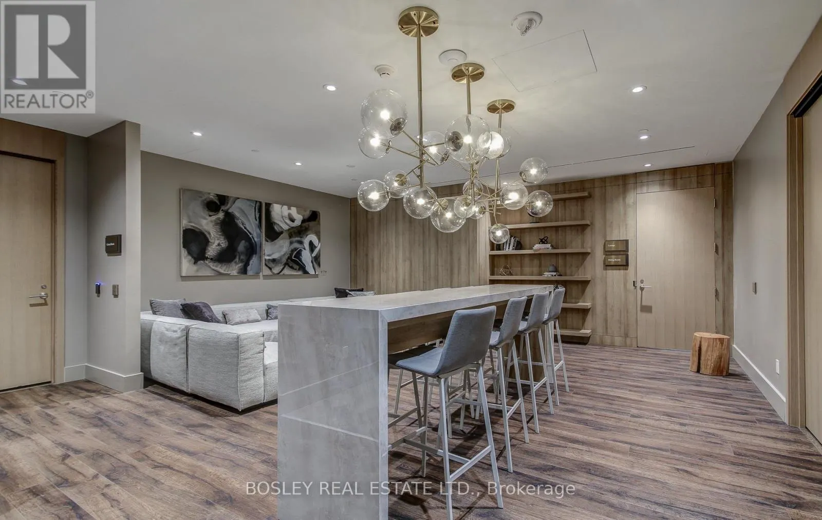 303 - 21 PARK STREET E