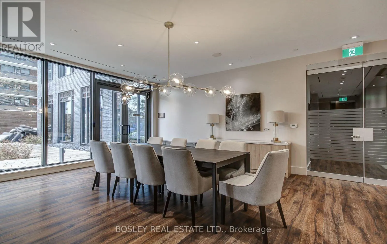 303 - 21 PARK STREET E