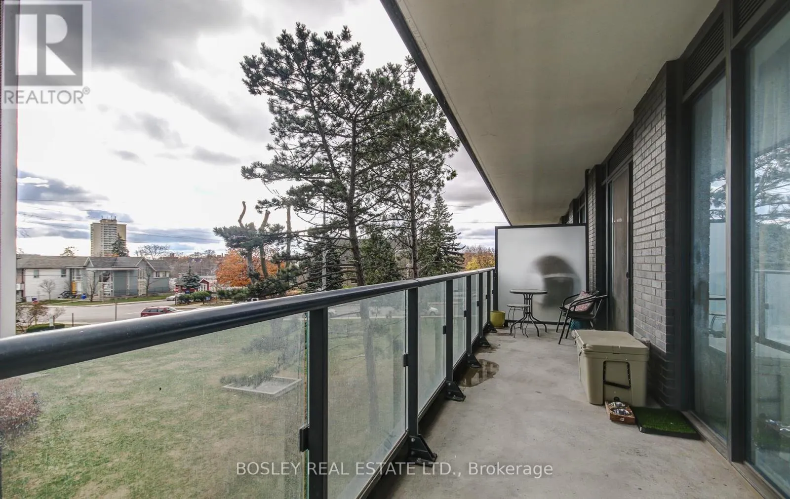 303 - 21 PARK STREET E