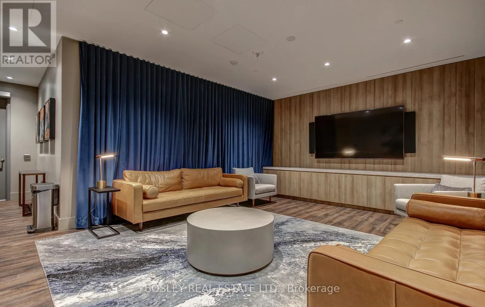 303 - 21 PARK STREET E