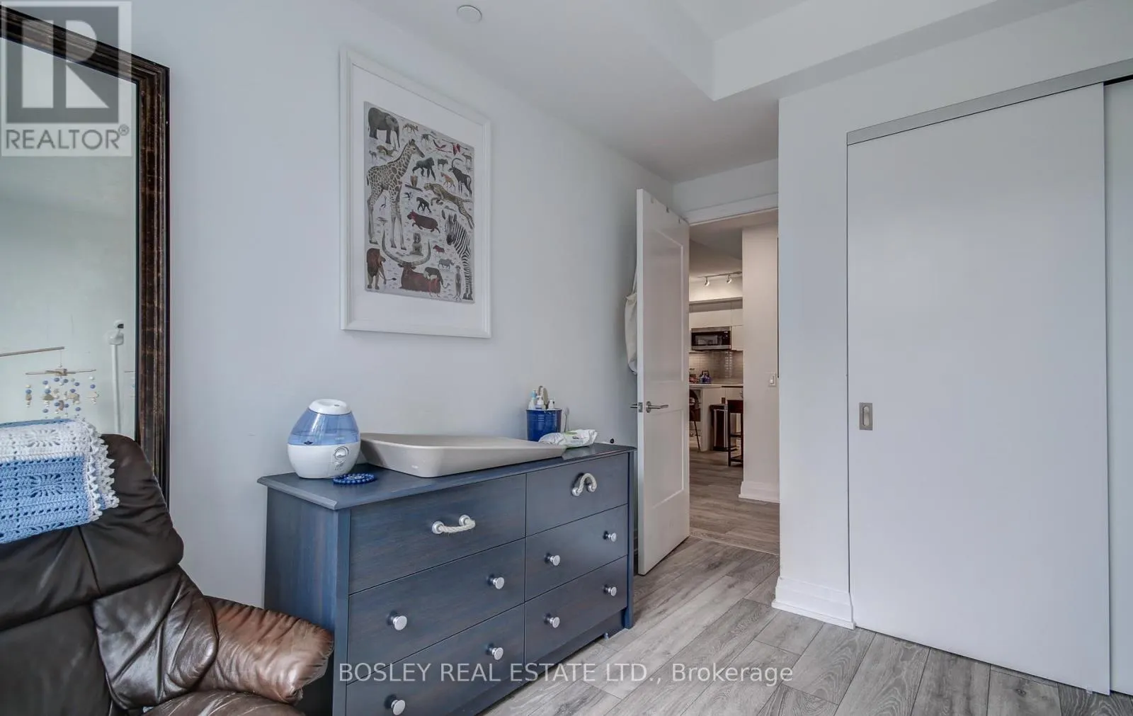 303 - 21 PARK STREET E