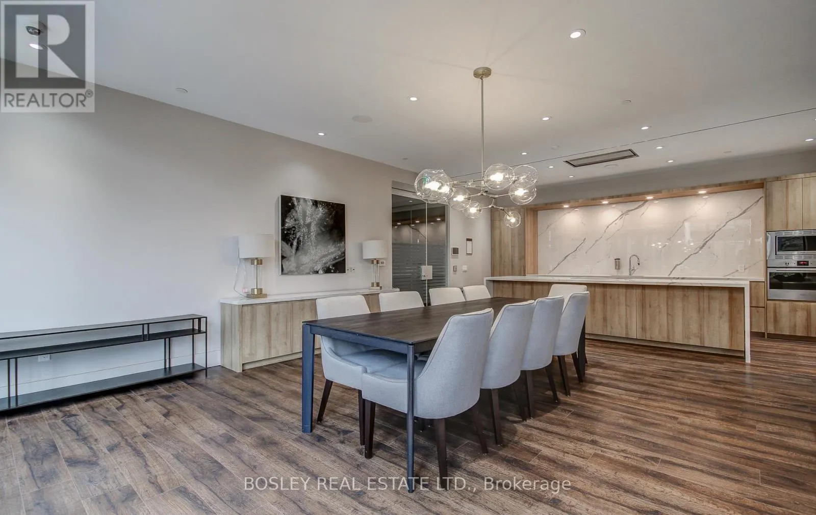 303 - 21 PARK STREET E