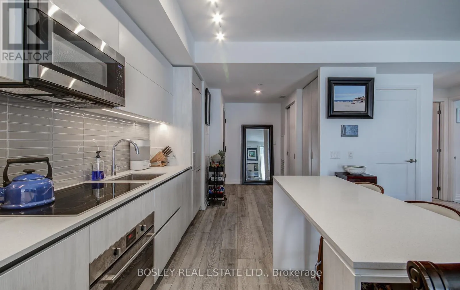 303 - 21 PARK STREET E