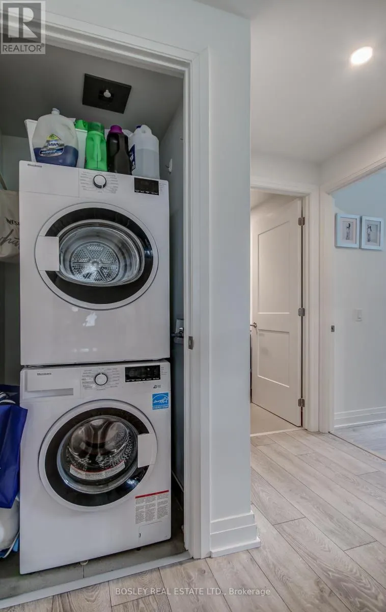 303 - 21 PARK STREET E