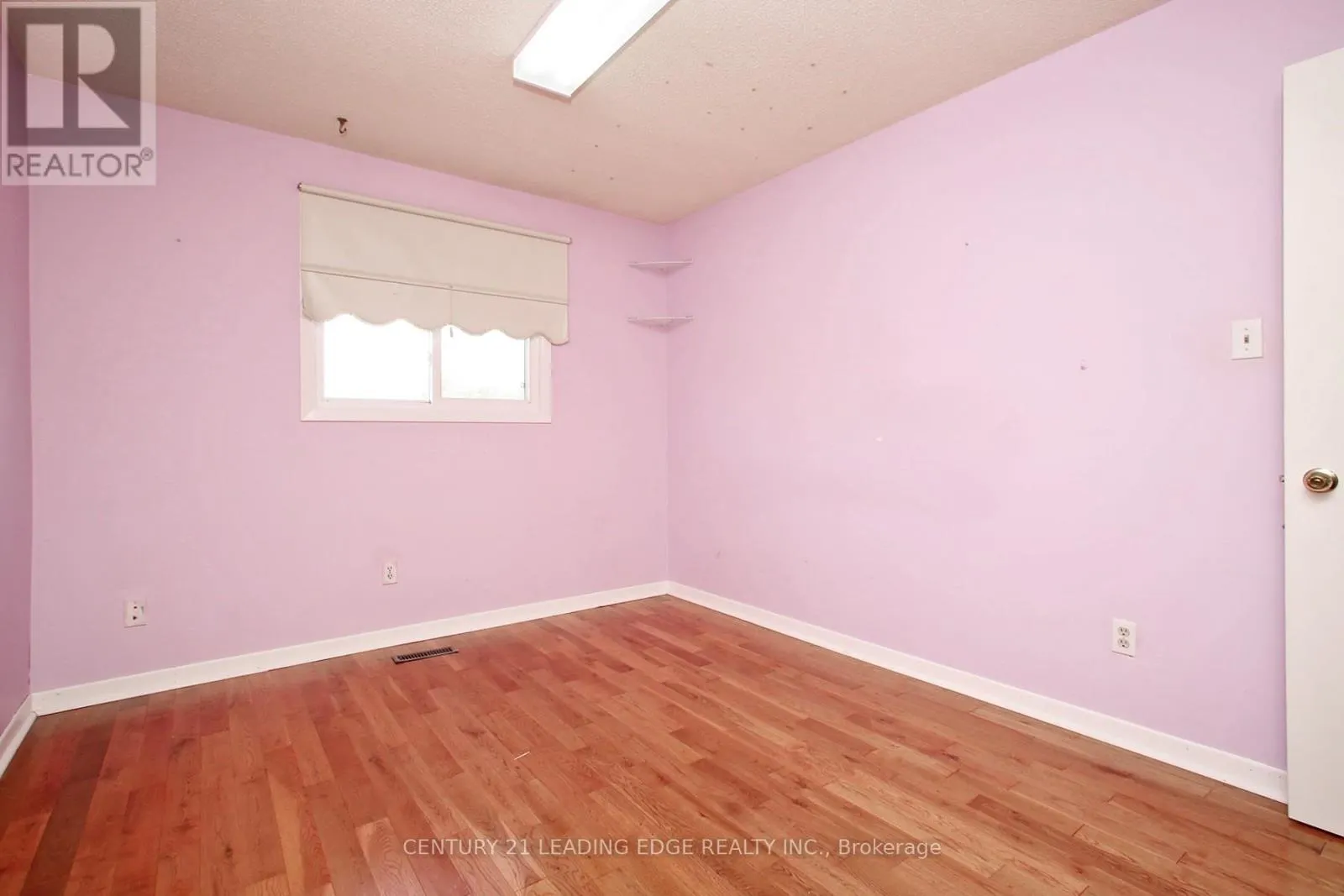 33 NEWBRIDGE CRESCENT