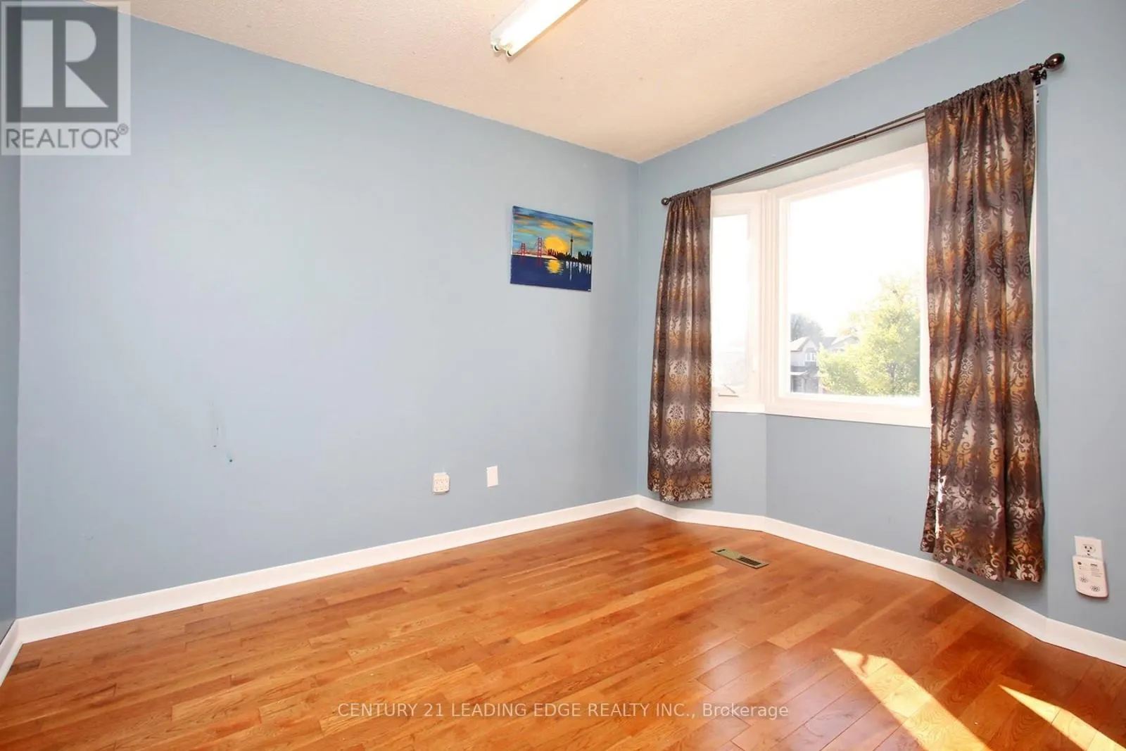 33 NEWBRIDGE CRESCENT