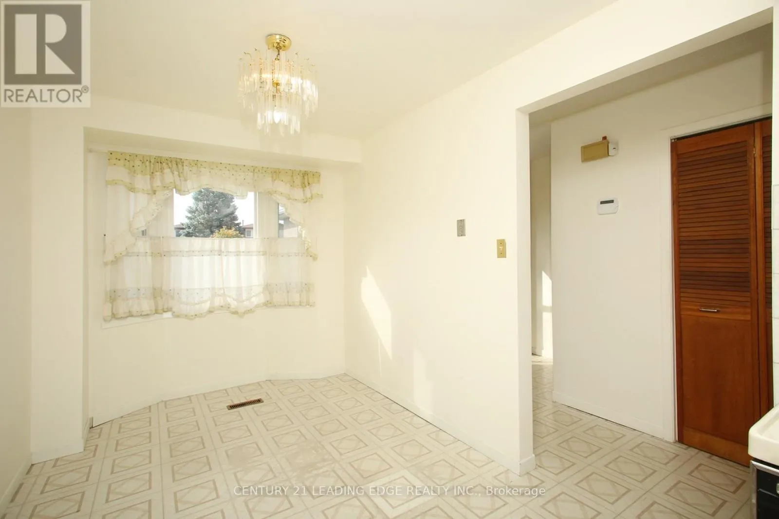 33 NEWBRIDGE CRESCENT