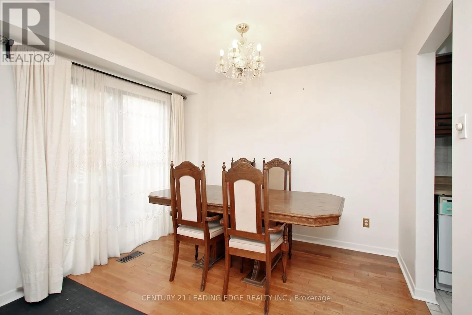 33 NEWBRIDGE CRESCENT