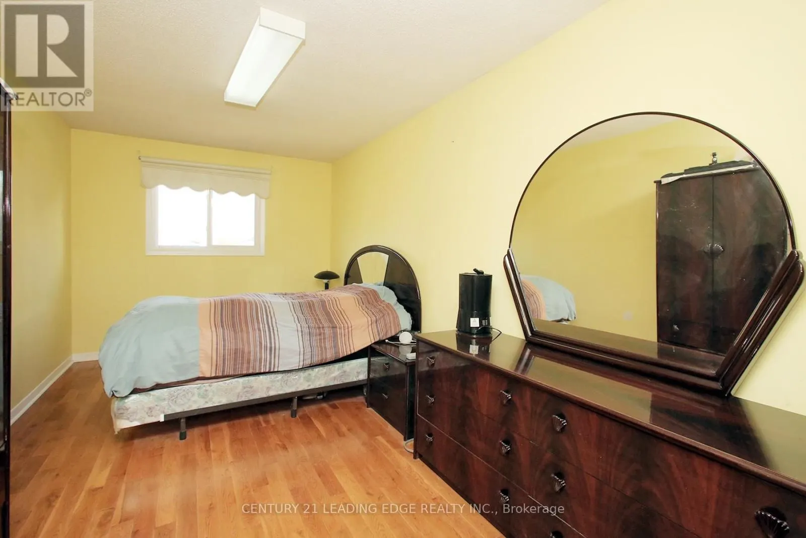 33 NEWBRIDGE CRESCENT