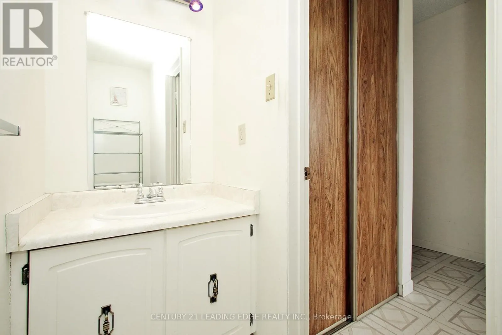 33 NEWBRIDGE CRESCENT