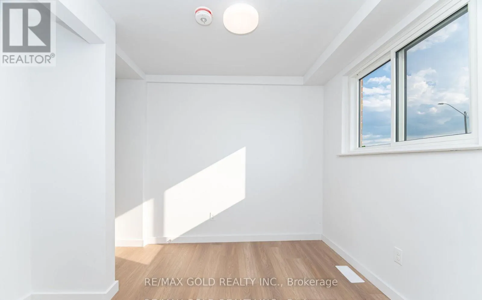 3309 JOLLIFFE AVENUE