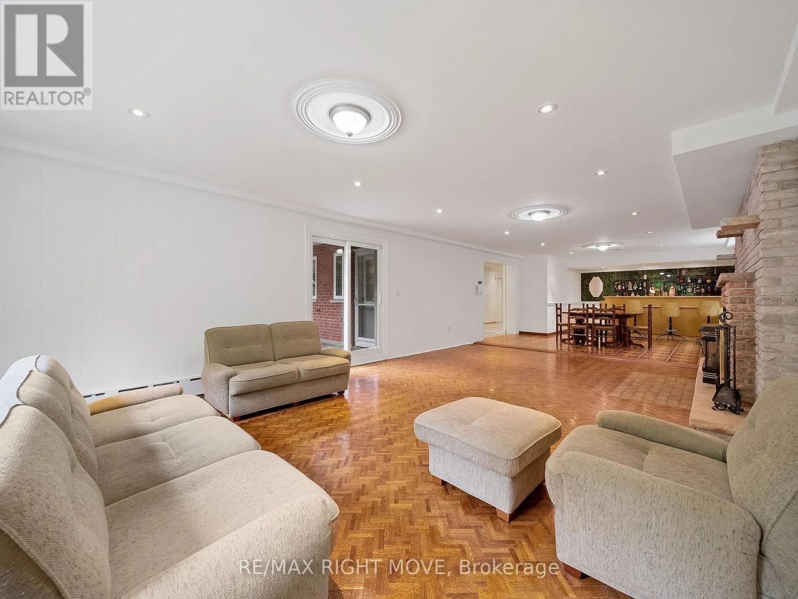 22 LADYSHOT CRESCENT